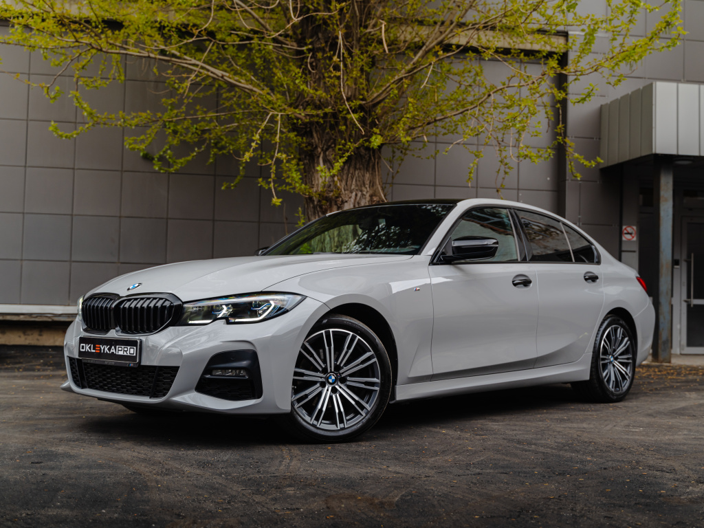 UC1283, IRISTEK PPF Colors Glossy Chalk Grey —  BMW320i